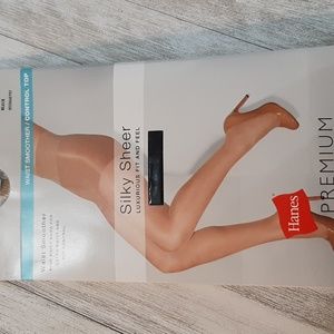 Hanes- Silky Sheer Panty Hose- Black
